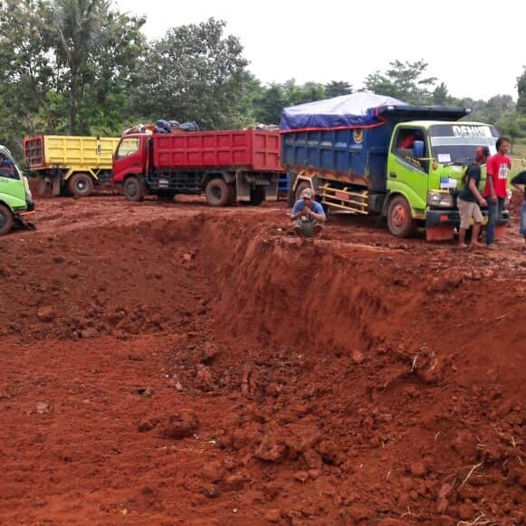 Buang puing profesional, layanan pengangkutan sampah dan puing bangunan yang cepat dan terpercaya.